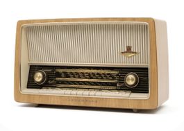 klassisches Vintage-Röhrenradio 1950er Jahre