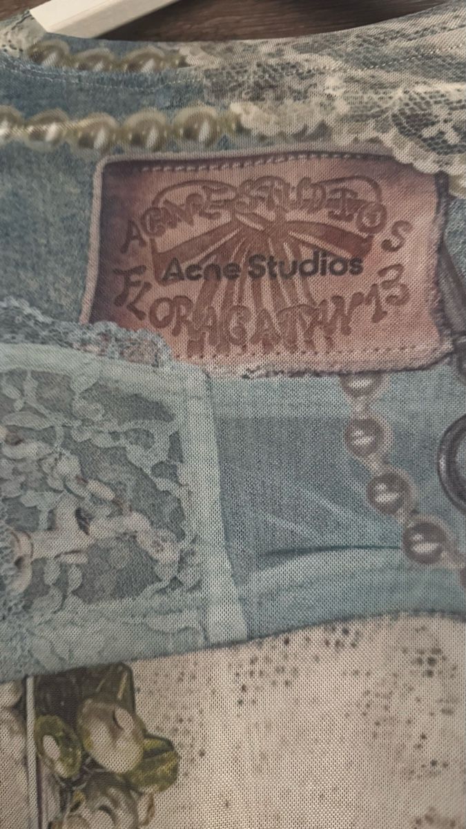 Acne Studios T-shirt: ACNE STUDIO T-Shirt GR 38-40 – Nuovo (secondo la descrizione) da Luzern venduto da TENDIMO 2