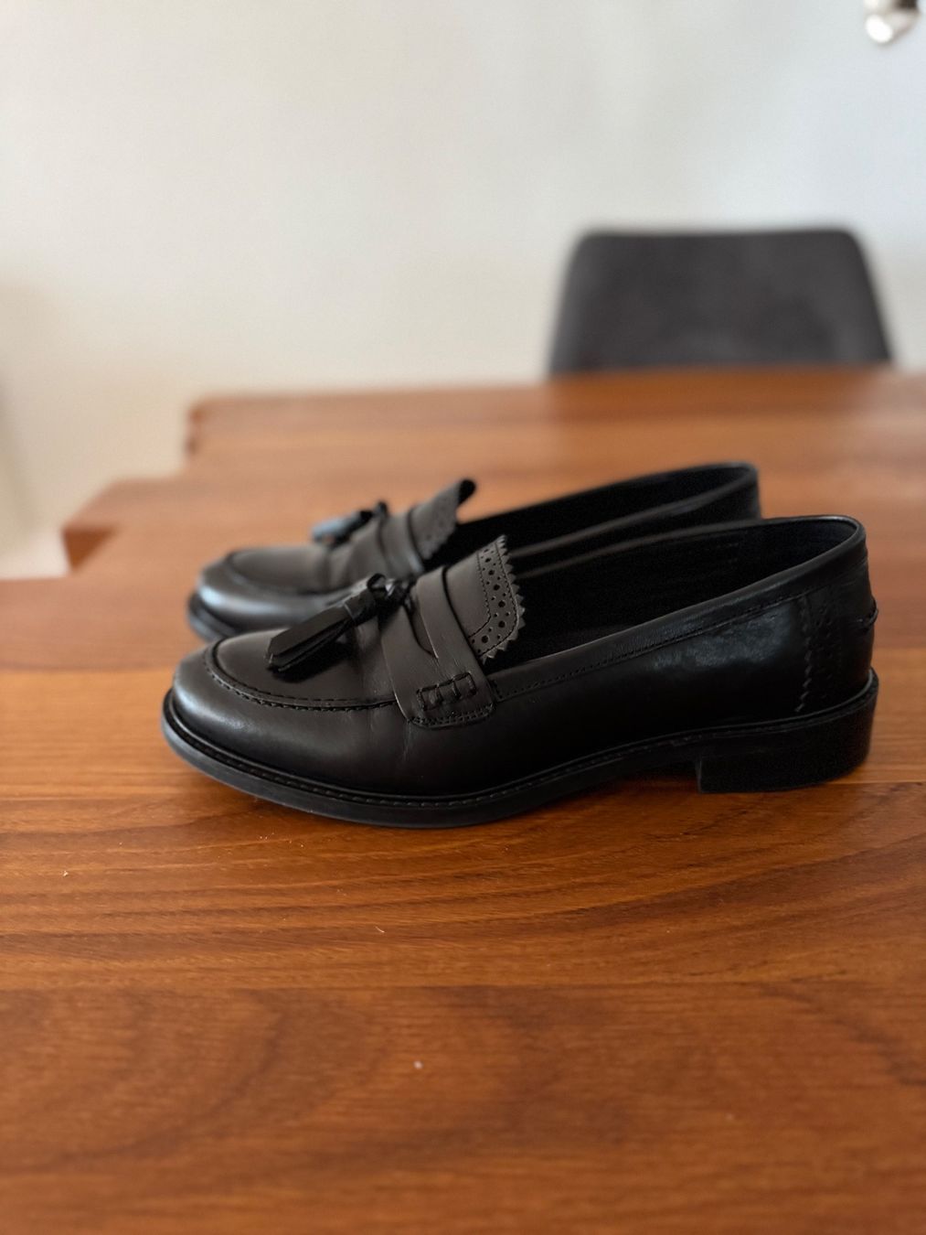 Scarpe da donna: Schicke schwarze Lederloafer, Grösse 40 – Usato da Dübendorf venduto da Malcika1 2