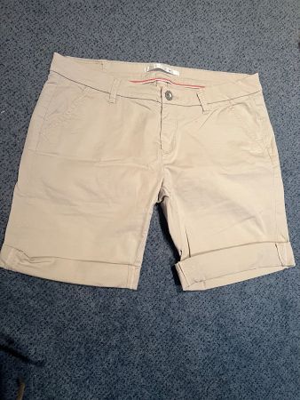 Damen Shorts ONLY beige Grösse 36 guter Zustand