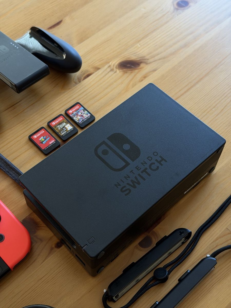 Nintendo Console: Nintendo Switch V1 Console – Complete Set + 3 Games + Case – Usato da Zürich venduto da idbronskiy 2