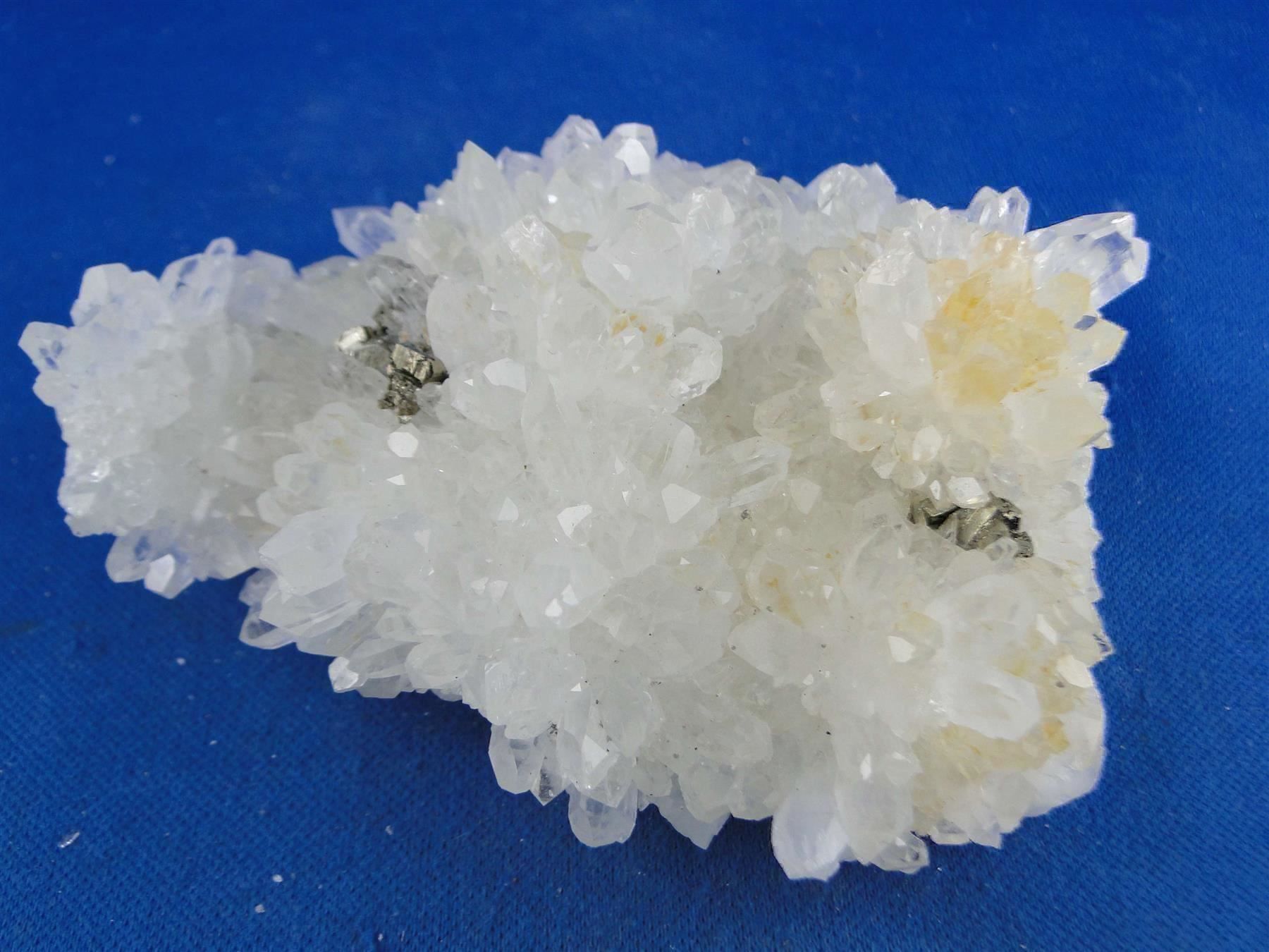 Minerali & Pietre curative: Bergkristall mit Chalkopyrit – Usato da Schinznach Bad venduto da Demerald 8