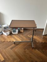 Verstellbarer Beistelltisch aus Holz
