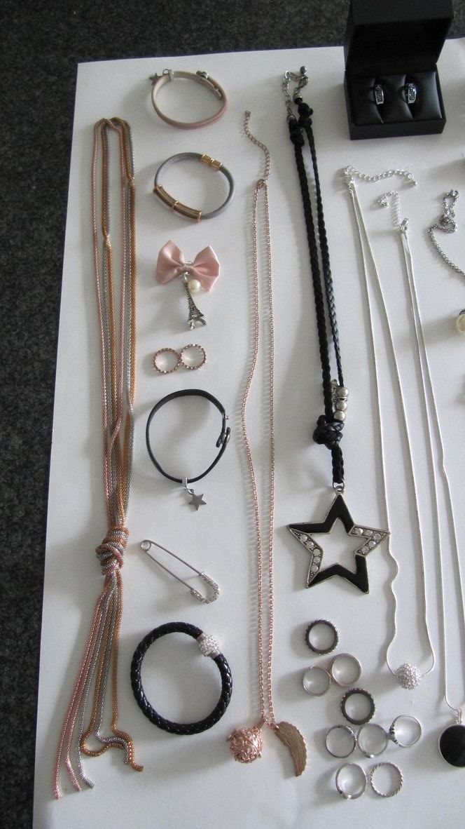 Autres bijoux: Damen Mode Schmuck Konvolut – D'occasion à Brunnen par Kiwiland1 1