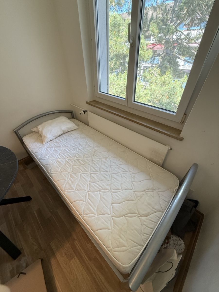 Letti: Single Bed Frame & Mattress – Usato da Zürich venduto da RaphaelChoy