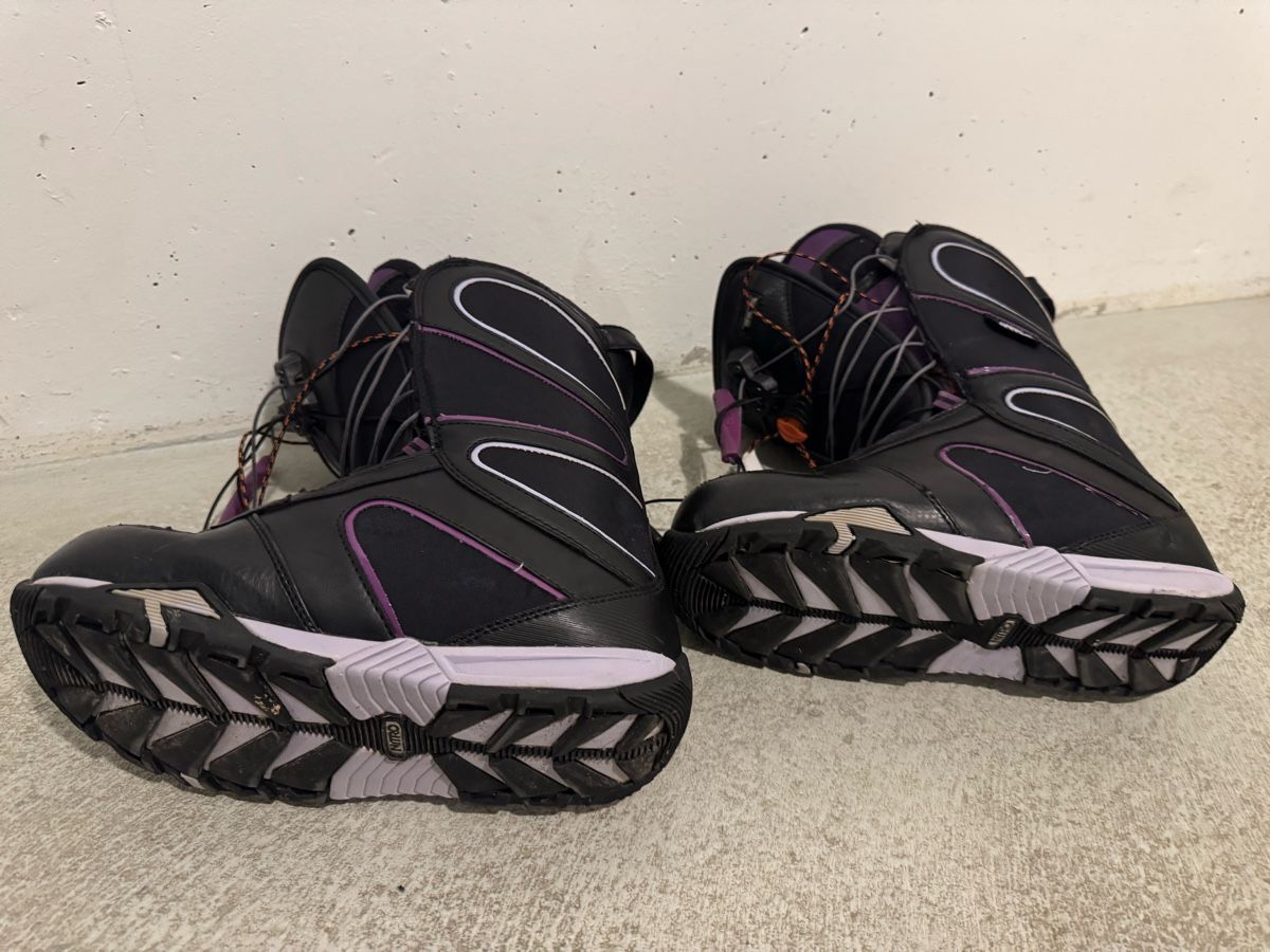 Snowboard Nitro Scarpe da donna: Nitro Snowboardschuhe 40 – Usato da Ostermundigen venduto da Clood 1