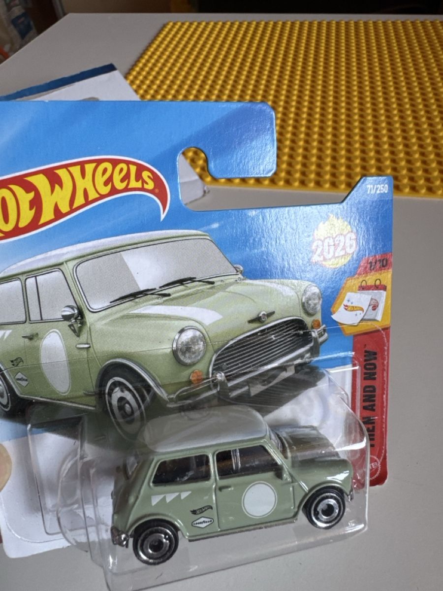 Hot Wheels Modellini d'auto: Hot Wheels Austin Mini Cooper S hellgrün neu 7/250 – Nuovo e nell'imballaggio originale da Grossaffoltern venduto da sherry73 1