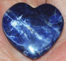 Cabochon L-5828 – Sodalith Herz 28x27mm 26,15 Karat