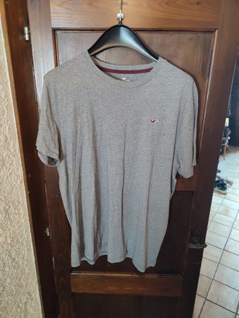 Hollister Grey T-Shirt - Size XL - Great Condition!