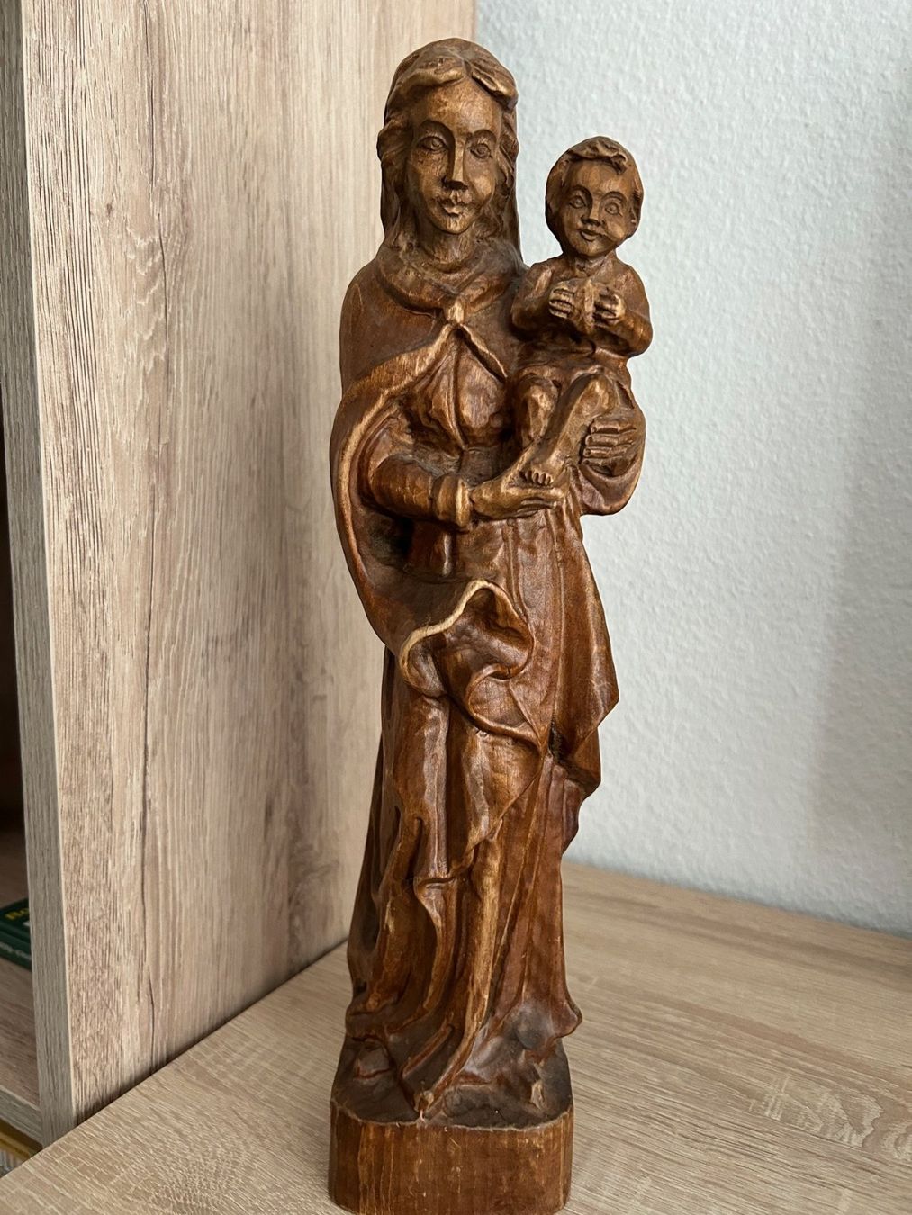 Statuette: Holzfigur Maria mit Jesuskind, geschnitzt – Usato da Goldach venduto da weitsicht55