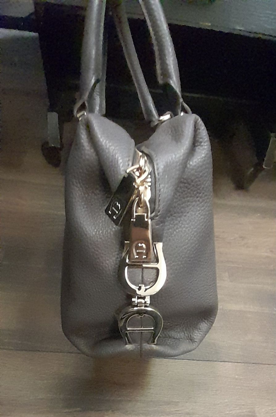Aigner Borse da donna: AIGNER HANDTASCHE GRAU LEDER NEUW – Nuovo (secondo la descrizione) da Büron venduto da Coerner 2