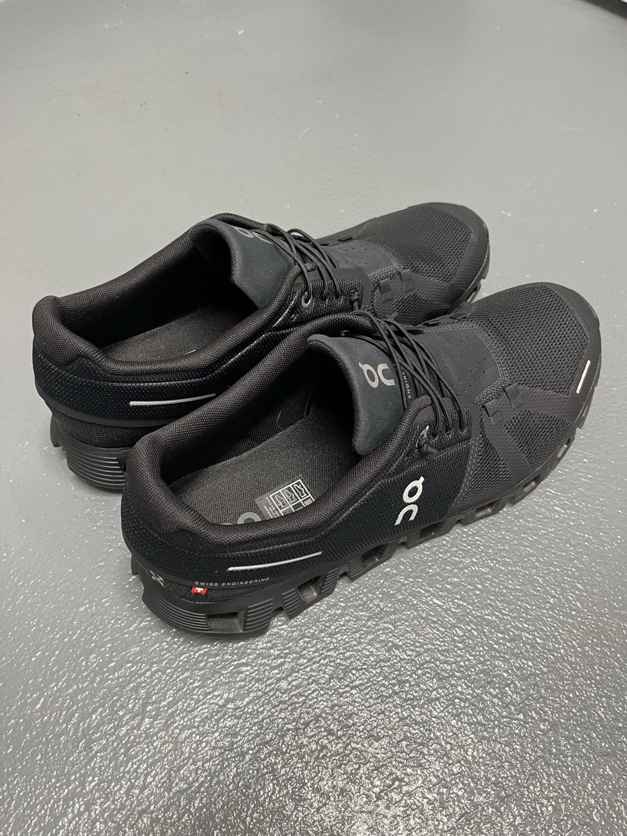 On Scarpe da uomo: On Running Cloud 5 schwarz Gr.46 ( eher 45) – Usato da Aesch BL venduto da flugsaurier73 2