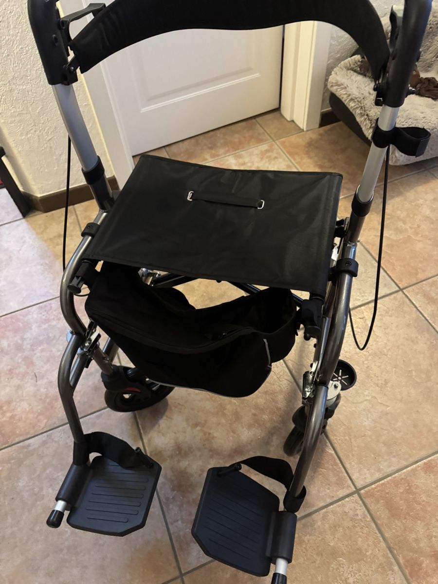 Medizinische Geräte: Rollstuhl Rollator faltbar – Neu (gemäss Beschreibung) aus Cademario von wer_92rn 4
