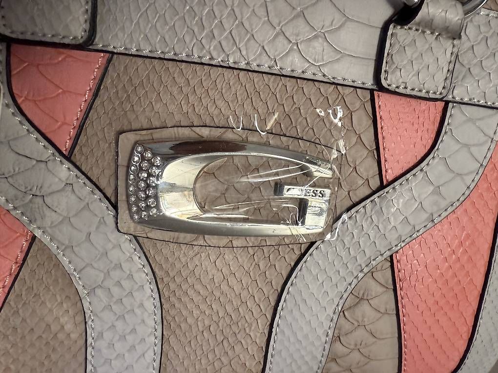 Taschen für Damen: Neue Guess Handtasche – Neu und originalverpackt aus Regensdorf von Anna.s.45 3