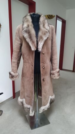 Lammfellmantel mit Pelz, ca. Grösse 38, Länge 112cm