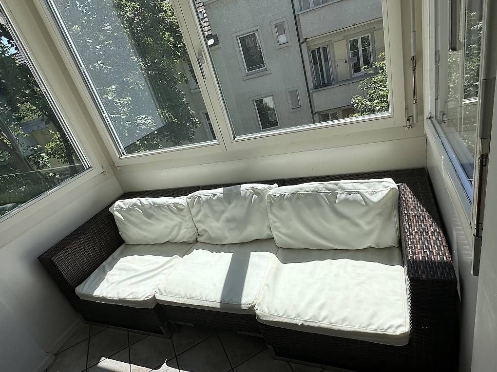 Divani: Dreiteiliges Rattan-Sofa mit Glastisch – Usato da Basel venduto da Momo248