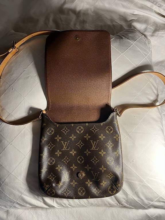 Sacs femmes: Sac Luis Vuitton vintage - monogram  – D'occasion à Choëx par car_stl6 2