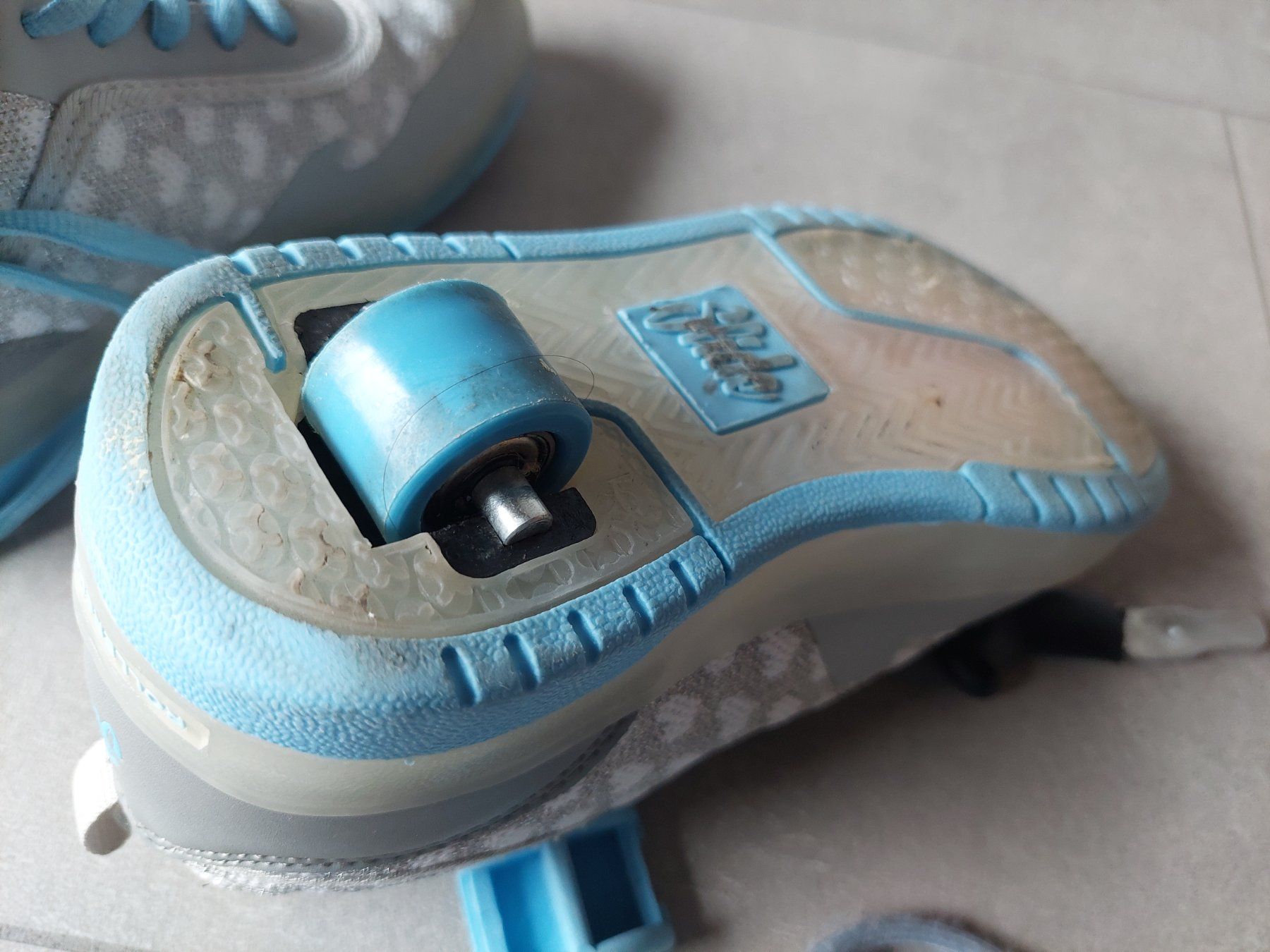 Schuhe für Mädchen: Schuhe / Rollschuhe von Slide Grösse 31 – Gebraucht aus Wiesendangen von troawus 3