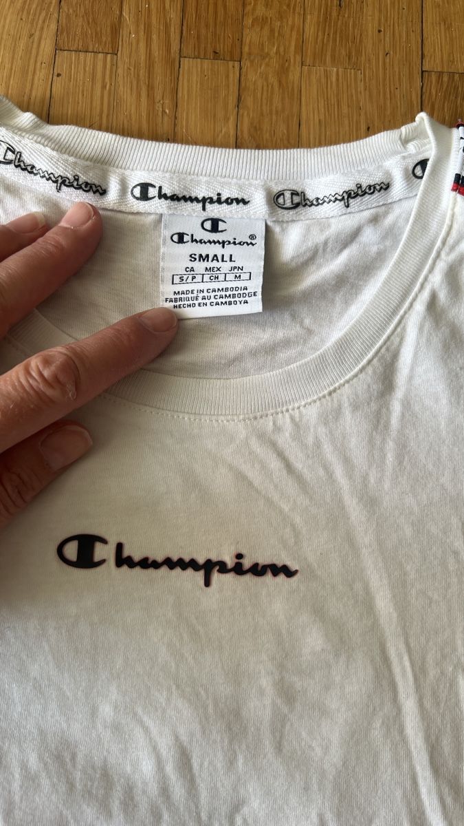 Champion T-Shirts: Champion T-Shirt weiss Gr. S – Gebraucht aus Tagelswangen von Bomu 1