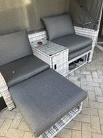 Gartenlounge Rattan mit Tisch  Dach und schöne n Kissen