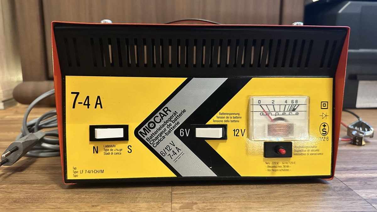 Caricabatterie: MIOCAR Batterieladegerät 6/12V 7-4A – Usato da Schaffhausen venduto da Patrick1234 1
