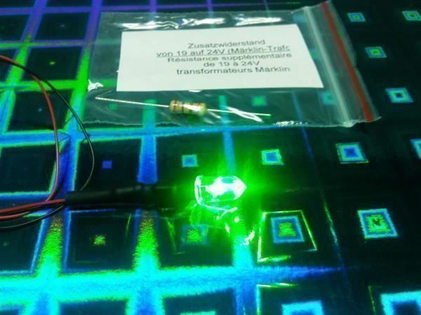 Componenti elettronici: Blink-LED grün 5mm verkabelt – Nuovo (secondo la descrizione) da Luzern venduto da Salefactory 1