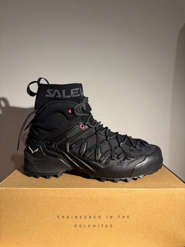 Salewa Scarpe da donna: Salewa Boots black size 39 like new – Nuovo (secondo la descrizione) da Winterthur venduto da ali_l6mq