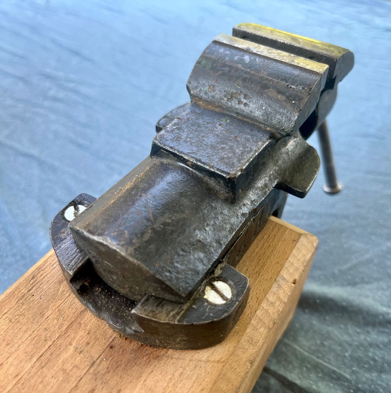 Tutti gli attrezzi: Schraubstock 40mm vintage – Usato da Nassenwil venduto da Swissorion 5
