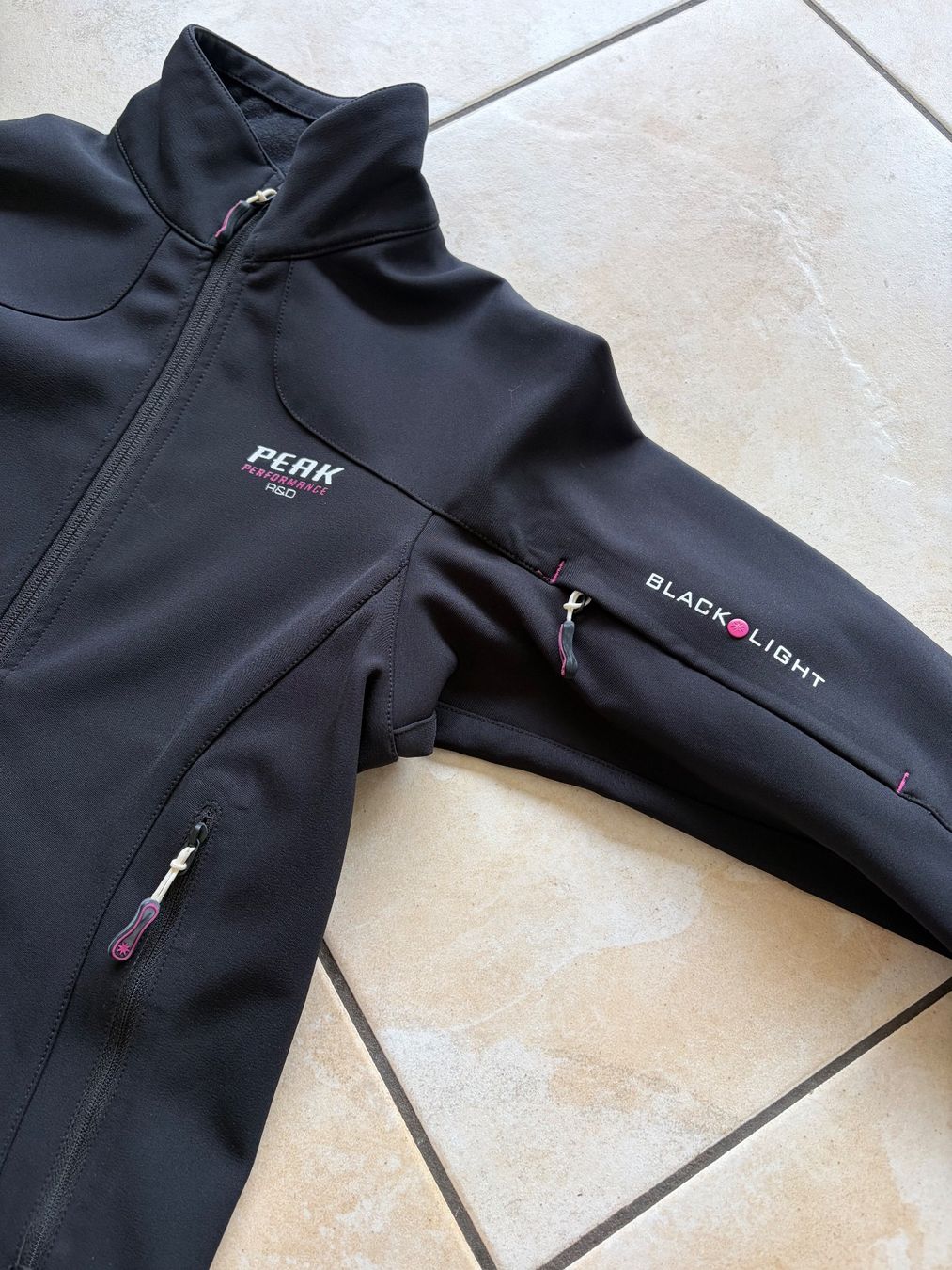 Peak Performance Jacken: Peak Performance Hardshelljacke Damen S schwarz – Gebraucht aus Brüttisellen von Fabiii.st 1