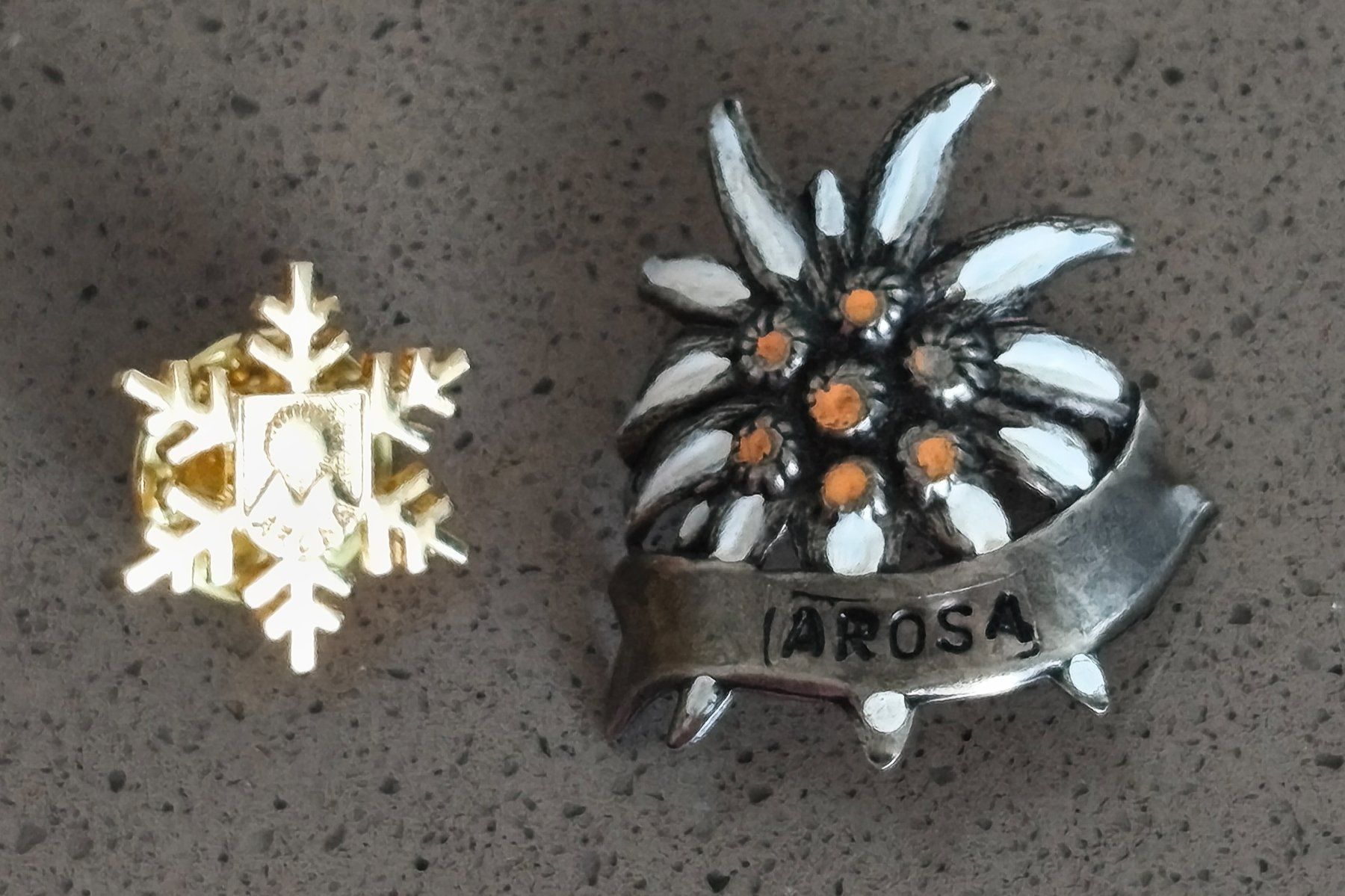 Placchette & Badge: 2 Abzeichen von Arosa, fairer Vers. – Usato da Zürich venduto da Tanteemma369 5