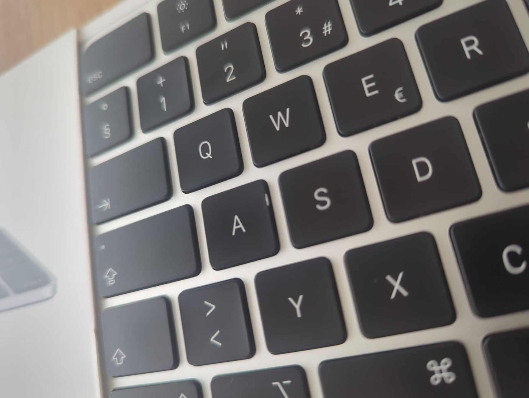 Apple Tastaturen: Apple Magic Keyboard CH mit Touch ID – Gebraucht aus Bern von q-destry 2