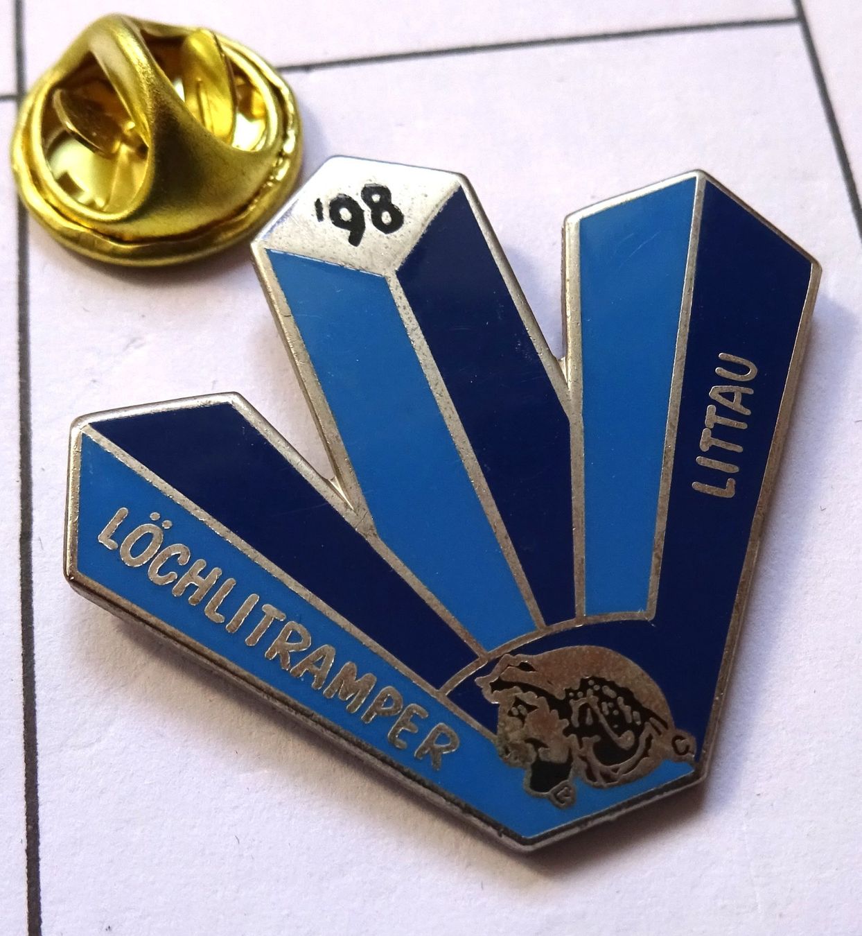 Placchette & Badge: Pin  LITTAU  Löchlitramper – Usato da Utzenstorf venduto da BUtter81