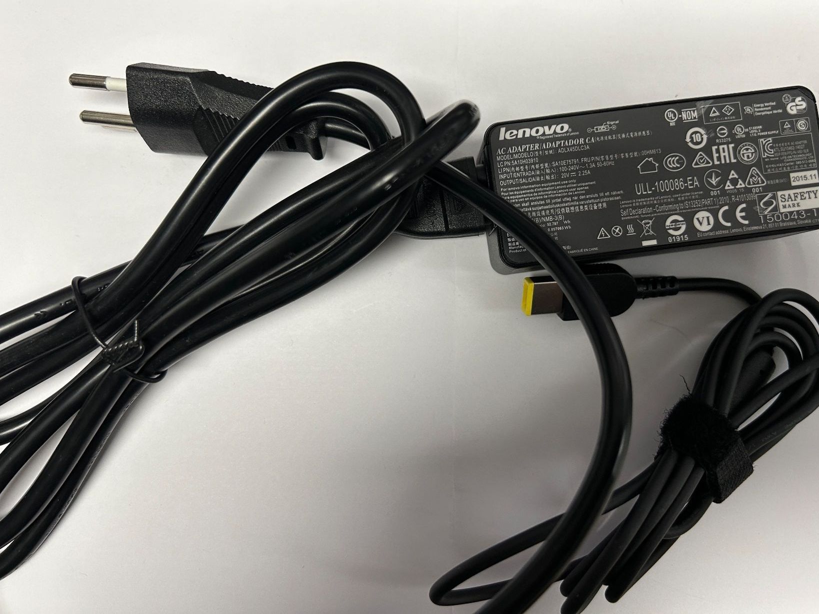 Lenovo Ladegerät: Lenovo Notebook Netzteil mit Square Thinkpad Stecker - 45W – Gebraucht aus Lüsslingen von Piper