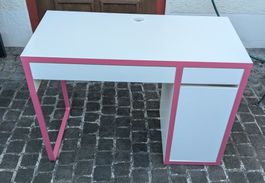 IKEA MICKE Schreibtisch – weiss mit rosa Umrandung
