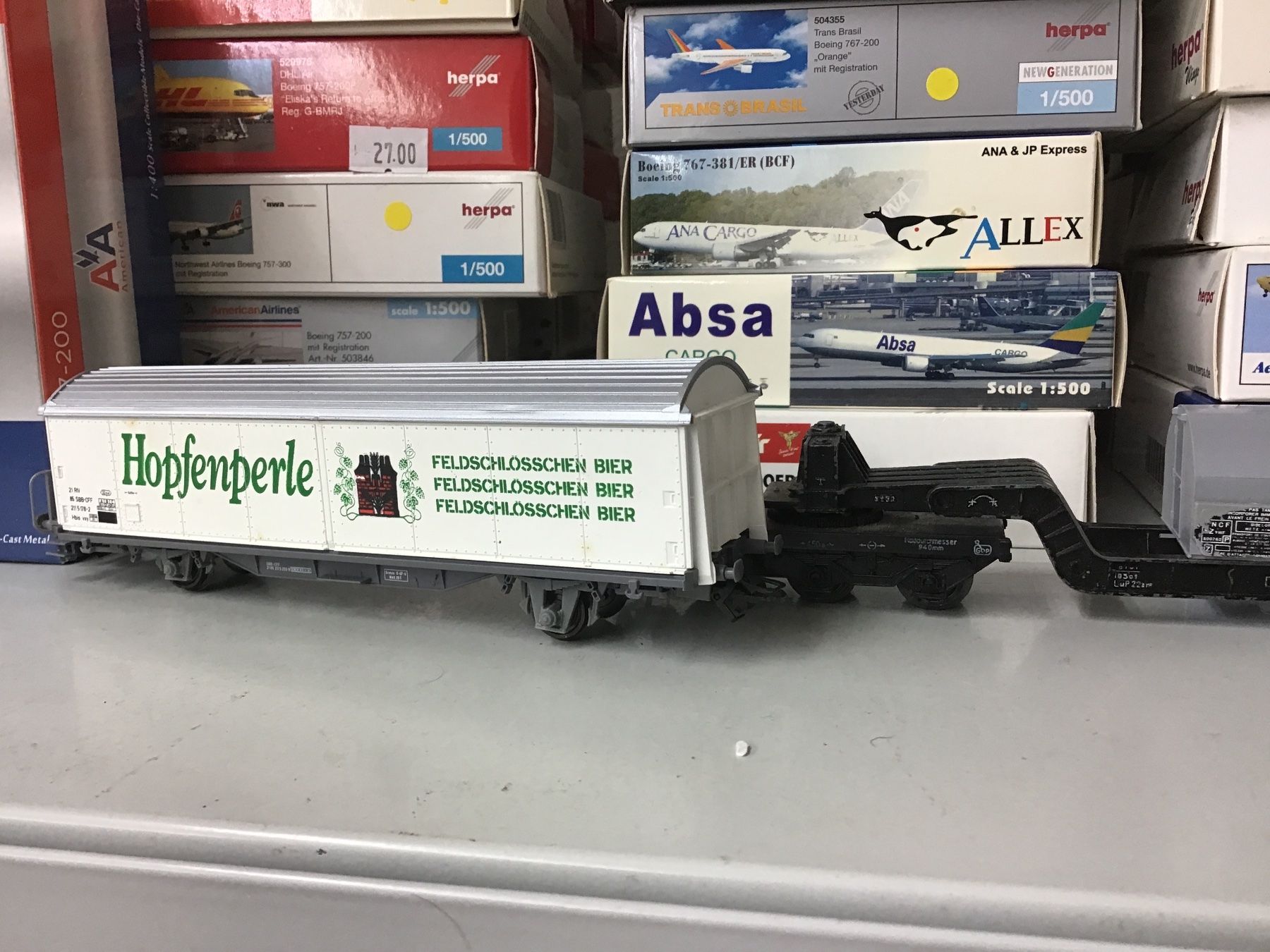 Modelleisenbahnen: Bastelware H0: Hopfenperle + Shell Tankwagen – Defekt aus Männedorf von Modellbau-wyss 1