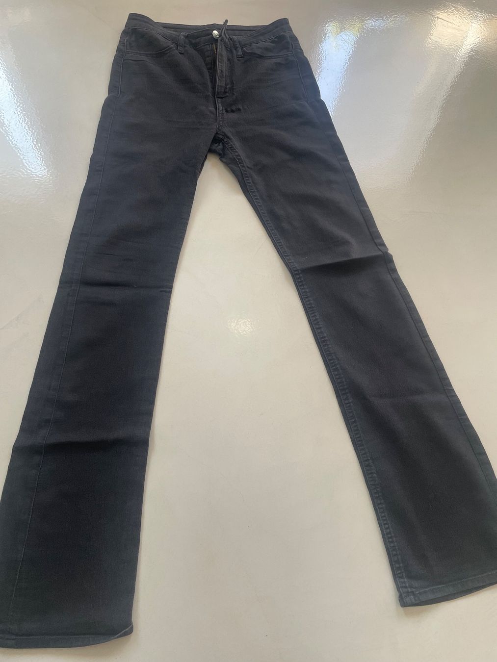 H&M Jeans: Jeans H&M Black Ab 1.- – D'occasion à Minusio par Pink222 1