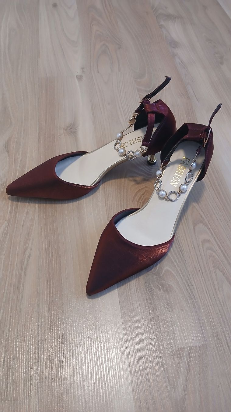 Scarpe da donna: Red Heels – Usato da Luzern venduto da Helloasa 2