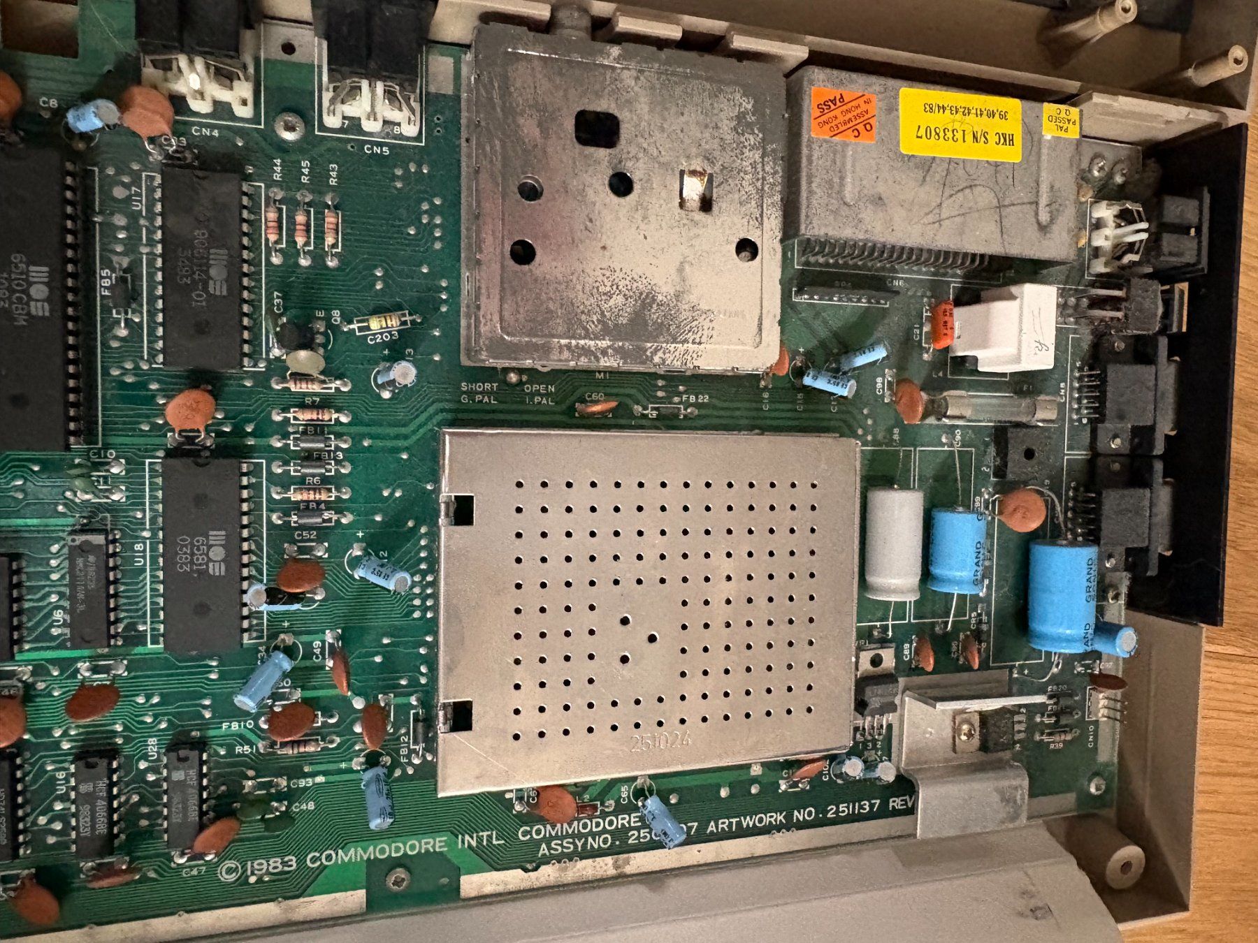 Commodore PCs: Commodore 64 motherboard and parts – Défectueux à Bettingen par rau_5bfh 4