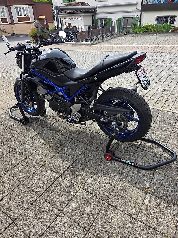 Strada: Suzuki zu verkaufen – Usato da Seewen SZ venduto da Yelka93 2