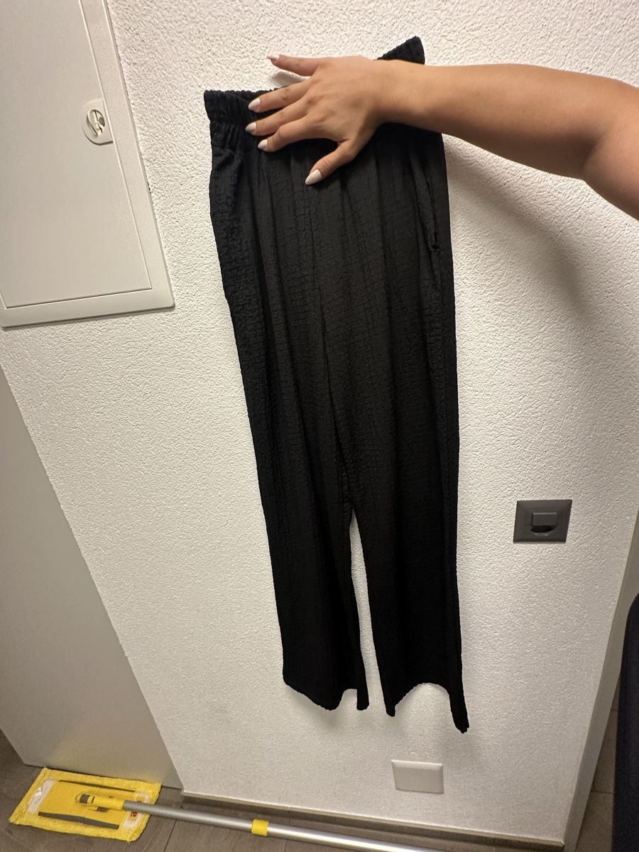 Hosen: Sehr schöne, schwarze Stoffhose – Neu (gemäss Beschreibung) aus Volketswil von hal_65hj