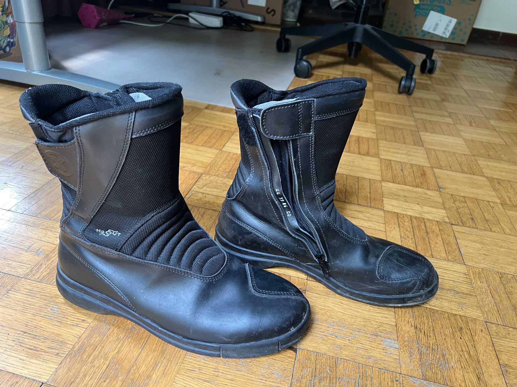 Scarpe da uomo: Xpd Motorrad-Stiefel Grösse 44 – Usato da Zürich venduto da Zuerisee17