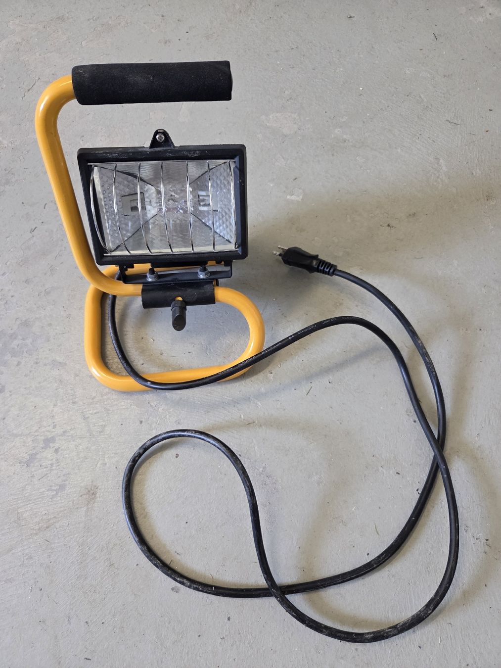 Lampade: Robuste Arbeitsleuchte/Baustrahler – Usato da Gunzwil venduto da schneefix