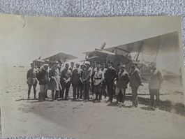 Aviatikfoto, Personen auf Flugfeld
