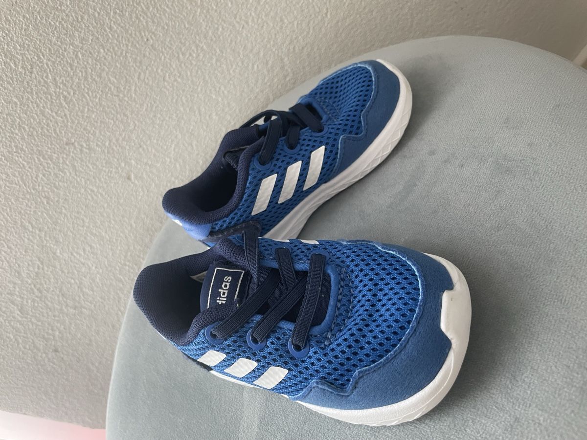 Adidas Scarpe per ragazzi: Neue Kinder Adidas Schuhe – Nuovo (secondo la descrizione) da Uzwil venduto da sul_svh6 1