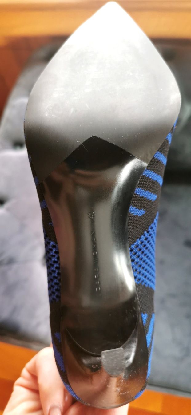 Scarpe da donna: Blau - Schwarze Pumps Grösse 40, neu – Nuovo (secondo la descrizione) da Au SG venduto da farbdesign 2
