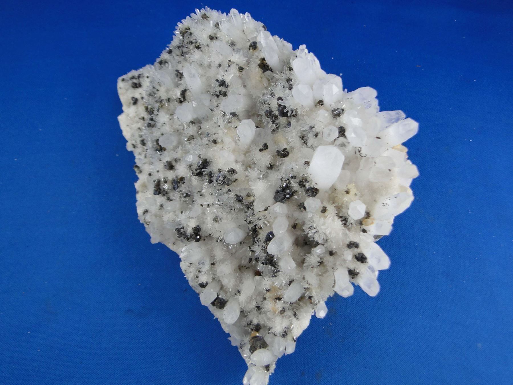 Minerali & Pietre curative: Bournonit mit Sphalerit auf Bergkristall – Usato da Schinznach Bad venduto da Demerald 5