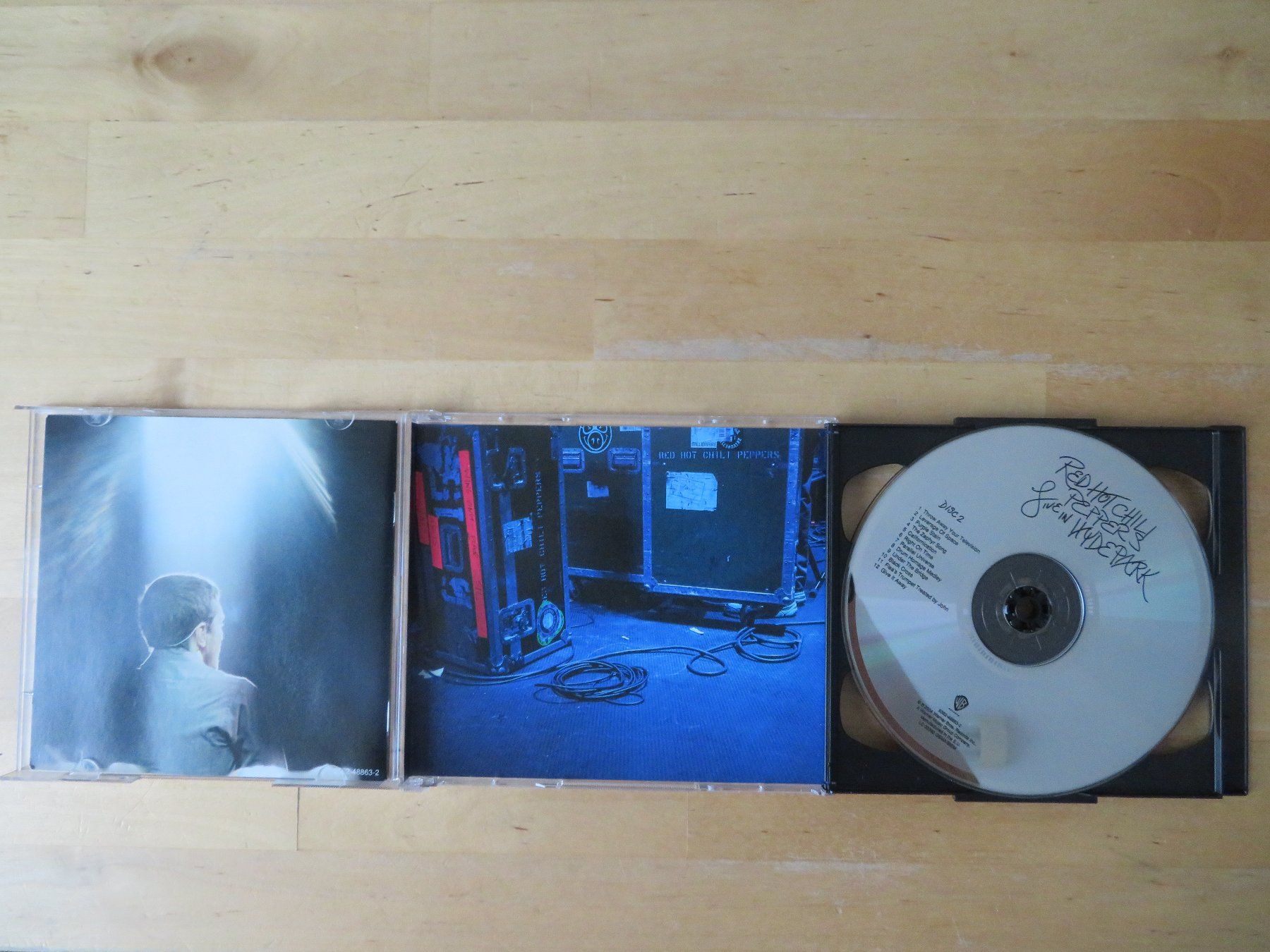 CDs: RED HOT CHILI PEPPERS "Live in Hyde Park" DCD – D'occasion à zürich par Goldimmund 2