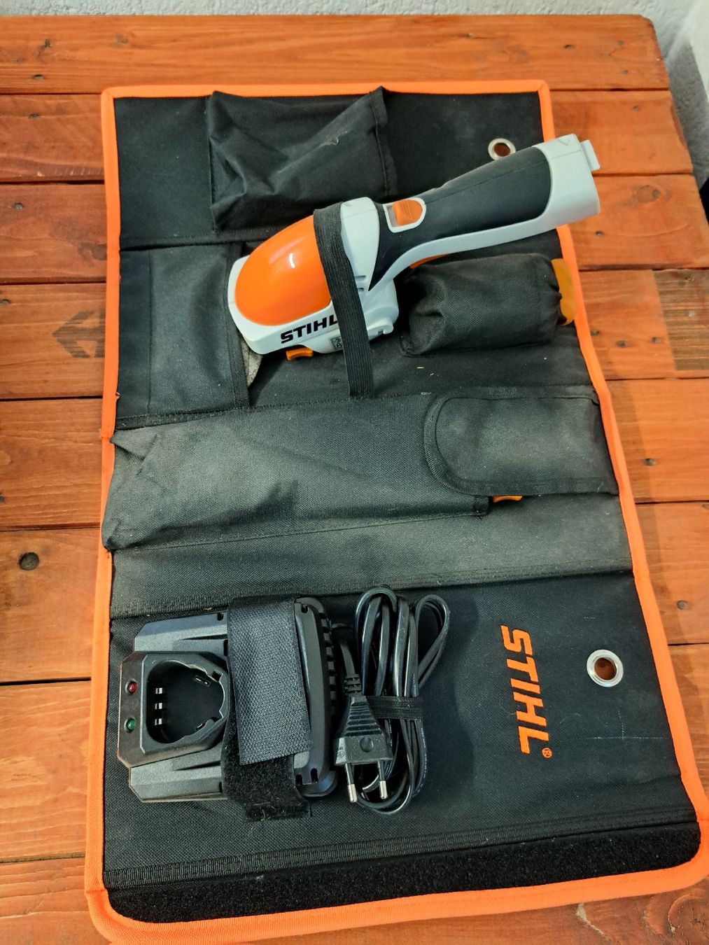 Stihl Toutes les machines: Stihl HSA 25 Strauchschere – D'occasion à Diepflingen par Hanshans...