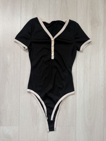 Damen Body schwarz mit hellen Kanten Grösse XS neu