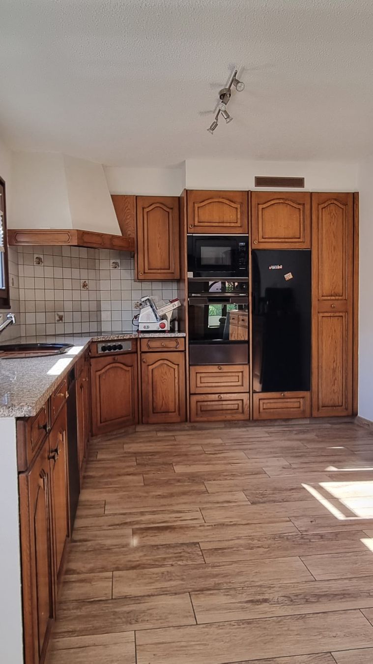 Cuisines complètes: cuisine en bois  – D'occasion à Leytron par nat_jtd7 1